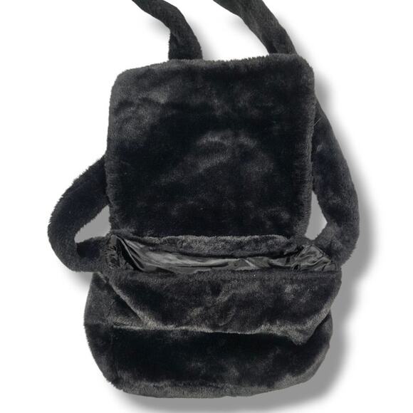 Netflix Sex Education collection by H&M crossbody strap faux fur black bag - Picture 4 of 6